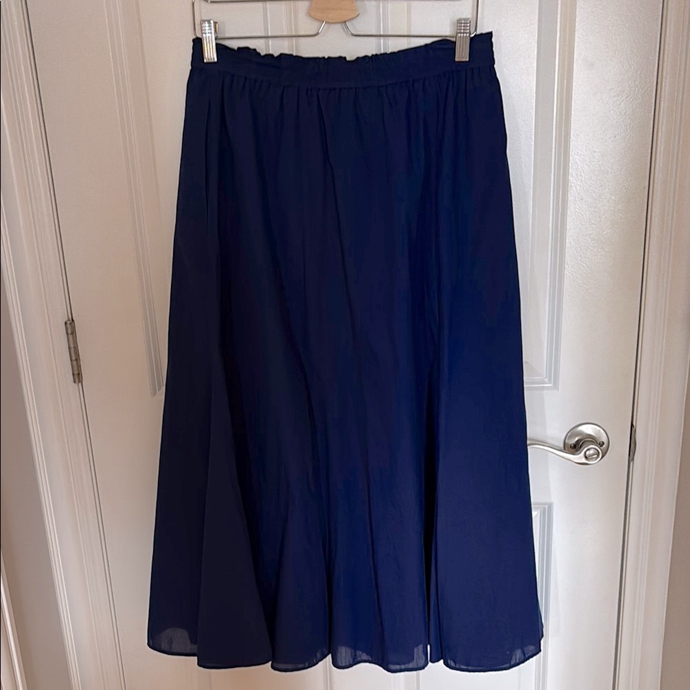 Elegant Navy Blue Uniqlo midi skirt